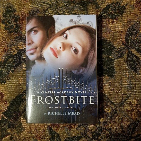 Frostbite by Richelle Mead, YA romance dark fantasy novel, Vampire Academy - Picture 1 of 4